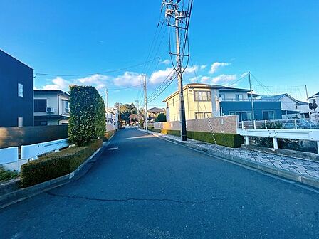 西友木町店 【前面道路】前面道路はお車同士がすれ違い可能な広々とした道路となっております。 700m