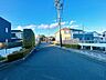 周辺：西友木町店 【前面道路】前面道路はお車同士がすれ違い可能な広々とした道路となっております。 700m