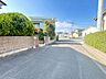 室内：【前面道路】前面道路は幅員約5.6ｍあります。駐車が苦手な方も安心して駐車できます。