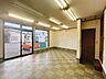 その他：【期間限定現況販売】建物西側の店舗部分です。お荷物は撤去しクリーニングを行います。店舗としてもお部屋としても使えそうです。