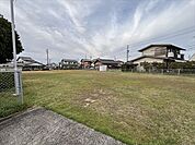 河内浦公園【上野鈴鹿線そばの住宅街に位置し、グラウンドが広がっている公園。鬼ごっこなどで遊べます。】 630m