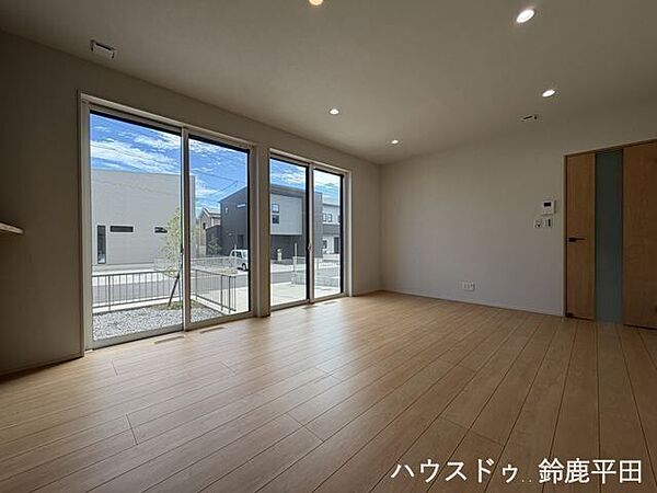 リビング/ダイニングを拡大表示