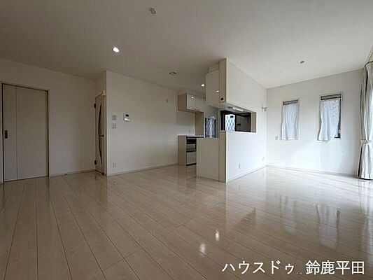 リビング/ダイニング 鈴鹿市稲生塩屋1丁目　中古一戸建て