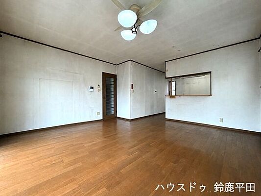リビング/ダイニング 鈴鹿市高塚町字北新地 中古一戸建て