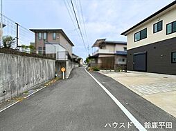 鈴鹿市庄野東1丁目 前面道路含む現地写真