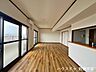 リビング/ダイニング：約20帖のLDKは、居室とダイニングキッチンの間の壁をなくしてリノベーションしています。食事スペースとくつろぎスペースを分けて過ごすことができますね！（2026年4月6日撮影）
