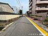 外観：幅員約4mの前面道路です。車1台が余裕を持って通れる道幅です。車はスピードを控えるので事故率の軽減や歩行者も安心して通行できます。（2026年4月6日撮影）