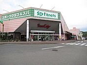 星川ショッピングタウン　サンシティ　ロピア桑名サンシティ店を核店舗とするショッピングセンター。施設内にはスギ薬局やびっくりドンキー、ほしの湯などがある。 3040m