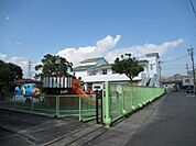 光陽桑部保育園　音楽や英語など、表現力を育む保育方針の保育園。遊具が充実しています。 1430m