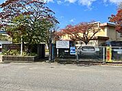 神戸小学校【今日も来てよかった、明日も来たいと思える学校1．わかる喜び・学ぶ喜びが実感できる学校2．一人ひとりが大切にされる学校3．家庭や地域に信頼され、ともに創り上げるがっこう…】 950m