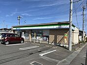 ファミリーマート 鈴鹿末広南店【スローガンは「Fun＆Fresh」。驚きやワクワク感を与えるべく、商品改革に取り組んでいる。（電子マネー利用可　ＡＴＭあり　ネット通販あり）Vポイントサービスあり…