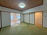 和室：こちらはリビング以外の居室です！ベッドやデスク、収納家具を置いた際の広さや生活動線をイメージしながらご覧ください！家具配置も現地で一緒に確認できます！