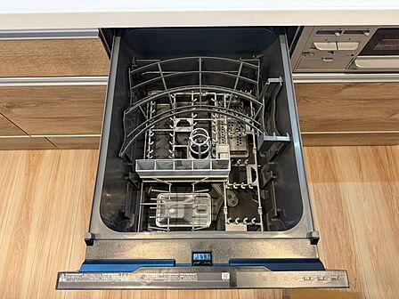 毎日の家事をサポートしてくれるビルトイン食器洗浄乾燥機を完備。食後の洗い物の負担を軽減し、家族との時間にもゆとりが生まれます。キッチンにすっきり収まり、見た目もスマート。忙しい毎日に嬉しい設備ですよ。
