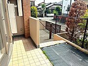 専用庭がありガーデニングも可能です。直接専用駐車場に出ることができます。