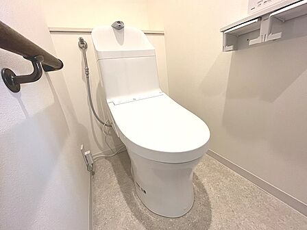 TOTO製トイレに新品交換済みです。
