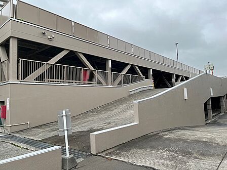 立体駐車場完備。現在空もございます。