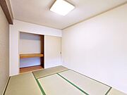 【リフォーム済】6帖の和室は畳表替え、クロス張替、押入れもありますので寝室や客間としてピッタリです