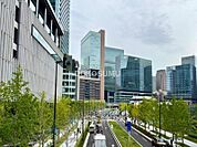 グラングリーン大阪北館 913m