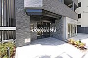 オンからオフへ。心地よい静寂へといざなうエントランス。