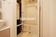 一日の疲れをやさしく癒やす、清潔感あふれるリラックスバス。