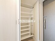 住まいの顔として相応しい、気品とゆとりのあるエントランス。