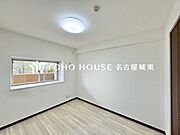 【子供の成長に合わせて】お子様の成長と共に「住まい方」も変化していきます。居室にはクローゼットを完備し、自由度の高い家具の配置が叶うシンプルな空間です。