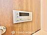 設備：【オートバス】スイッチひとつで湯張りや追い炊きができるオートバス機能付き給湯システム。家事負担の軽減もさることながら、こまめな追い炊きはトータルでの節水＆省エネにも繋がるエコで便利な機能です。