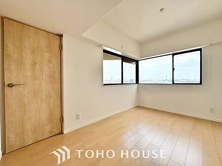 【リラックスたいむ】毎日の疲れを癒し、新しい1日を迎える主寝室。お気に入りのインテリアに囲まれた素敵な空間に作り上げる事で、真にリラックスできる時間を過ごすことが出来そうです。