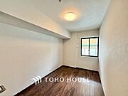 【子供の成長に合わせて】お子様の成長と共に「住まい方」も変化していきます。居室にはクローゼットを完備し、自由度の高い家具の配置が叶うシンプルな空間です。