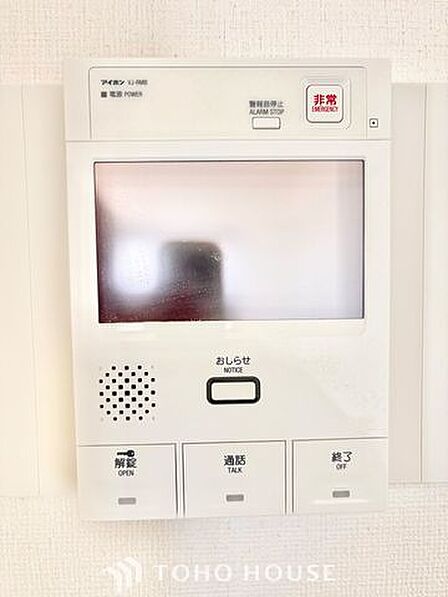 【モニター付きインターホン】今や当たり前の設備ですが、お子様の留守番時にも重宝する必須防犯アイテムです。留守中に誰が訪ねてきたのかも確認できますし、在宅中も「見える安心」がそこにあります。
