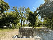 小碓中央公園 徒歩13分。 970m