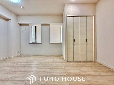 【子供の成長に合わせて】お子様の成長と共に「住まい方」も変化していきます。居室にはクローゼットを完備し、自由度の高い家具の配置が叶うシンプルな空間です。