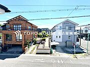 【四季を感じながら】手を伸ばせば触れることが出来そうな風景が、そのままインテリアになったような印象です。その豊かな眺望にふさわしい空間は、通風・採光も優れ、心地よい光と風が溢れます。