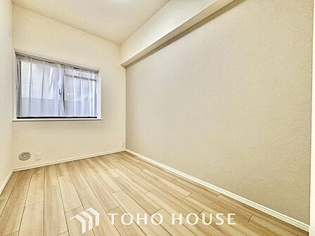 【子供の成長に合わせて】お子様の成長と共に「住まい方」も変化していきます。居室にはクローゼットを完備し、自由度の高い家具の配置が叶うシンプルな空間です。