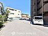 駐車場：【愛車と過ごす、ゆとりある毎日を】敷地内に専用駐車スペースを確保。月極駐車場を探す手間や雨の日の移動ストレスから解放されます。出し入れしやすい空間が、あなたのアクティブなカーライフを足元から支えます。