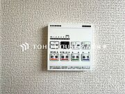 【浴室換気乾燥暖房機】その名のとおり、乾燥・暖房・換気・涼風・24時間換気と年間を通じて活躍してくれる多機能アイテムです。雨の日のお洗濯物干しからシックハウス対策まで幅広く活躍してくれます。
