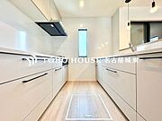 【おいしいゴハンを】『美しく＆使いやすい』。奥様想いのキッチン空間。優しい温もりを醸し出すキッチンは料理の為の配慮を散りばめられた仕様です。