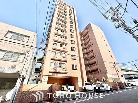 【愛車と過ごす、ゆとりある毎日を】敷地内に専用駐車スペースを確保。月極駐車場を探す手間や雨の日の移動ストレスから解放されます。出し入れしやすい空間が、あなたのアクティブなカーライフを足元から支えます。