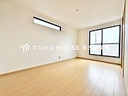 【子供の成長に合わせて】お子様の成長と共に「住まい方」も変化していきます。居室にはクローゼットを完備し、自由度の高い家具の配置が叶うシンプルな空間です。