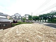 帰宅途中にショッピングやカフェを楽しんだり、利便性の良いこの地の生活は人々を魅了します。心行くままに季節の流れを感じ、ゆったりとした一時を。時間の流れを取戻し、休日はスローライフを。
