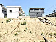 帰宅途中にショッピングやカフェを楽しんだり、利便性の良いこの地の生活は人々を魅了します。心行くままに季節の流れを感じ、ゆったりとした一時を。時間の流れを取戻し、休日はスローライフを。