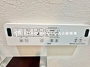 【温水洗浄機能付トイレ】温水洗浄便座は日本が誇るトイレ文化のひとつです。各家庭にも当たり前になりつつある設備のひとつです。お住まい購入時は新しいトイレで気持ちよく。