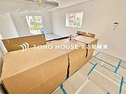 【美味しいゴハン】大型の冷蔵庫やレンジボードもしっかり置ける広々としたキッチンスペースが大事。ゆとりある空間で作業ができるとお料理の腕も日に日に上がりそうな気がしてきます。