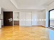【快適な住空間】家族の暮らしに思いを馳せて、日常のワンシーンを表現したリビングダイニング。「ホワイトナチュラル」のテイストが、自然体で過ごせる心地良さを生み出しています。