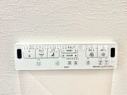 【温水洗浄機能付トイレ】温水洗浄便座は日本が誇るトイレ文化のひとつです。各家庭にも当たり前になりつつある設備のひとつです。お住まい購入時は新しいトイレで気持ちよく。