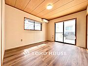 【子供の成長に合わせて】お子様の成長と共に「住まい方」も変化していきます。居室にはクローゼットを完備し、自由度の高い家具の配置が叶うシンプルな空間です。