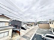 【四季を感じながら】手を伸ばせば触れることが出来そうな風景が、そのままインテリアになったような印象です。その豊かな眺望にふさわしい空間は、通風・採光も優れ、心地よい光と風が溢れます。