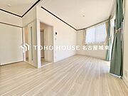 【家族だんらん】ここにはみんなが集い、食事と楽しい会話が始まる。話に夢中になりすぎて、ついつい時を忘れ夜半過ぎになってしまう。そんな束の間の幸せを感じさせてくれる場所でありたい・・