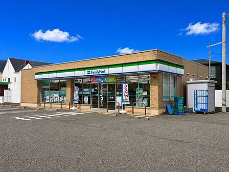 ファミリーマート福井町屋2丁目店 210m