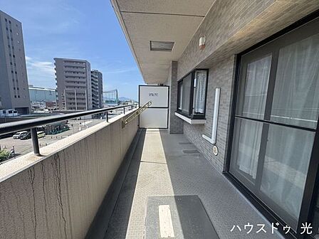 ■□開放感のあるバルコニーから心地よい風を感じられます□■